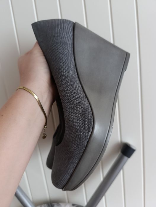 Buty karino 38 na koturnie