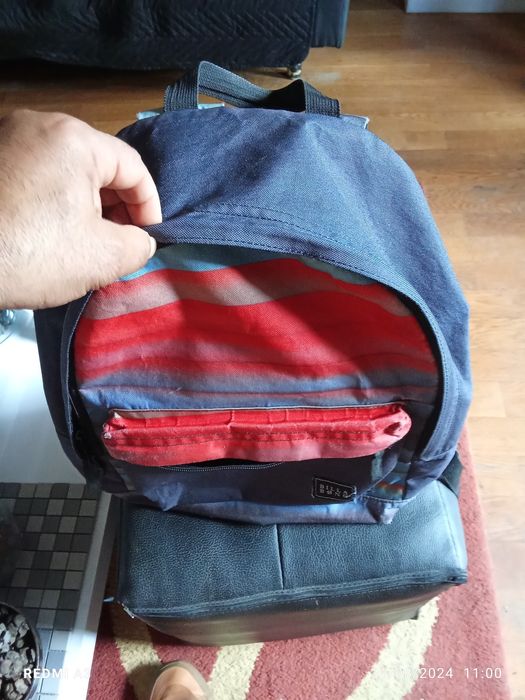 Mochila escolar em bom estado