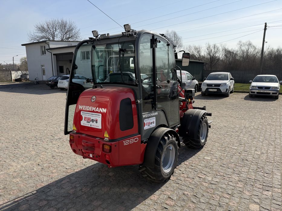 Компактний фронтальний навантажувач Weidemann Hoftrac 1280
