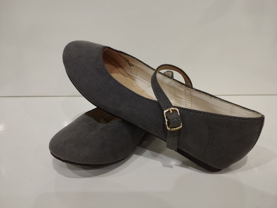 NOVOS! Sapatos Sfera - nr. 33 (vários)