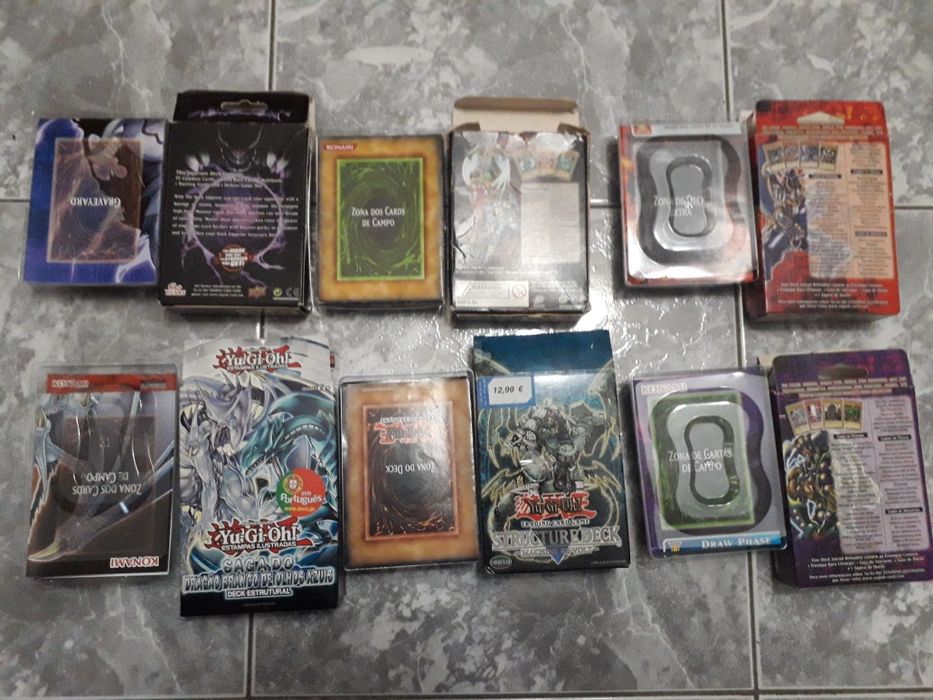 Caixa e manuais e campos de jogo yu-gi-oh