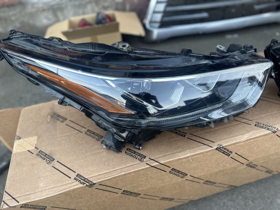 Фара передня Toyota Highlander 2022 Європа