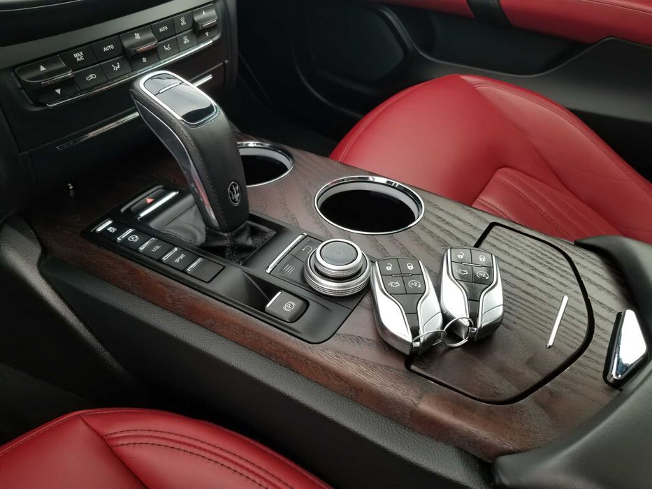 Maserati Ghibli      2019