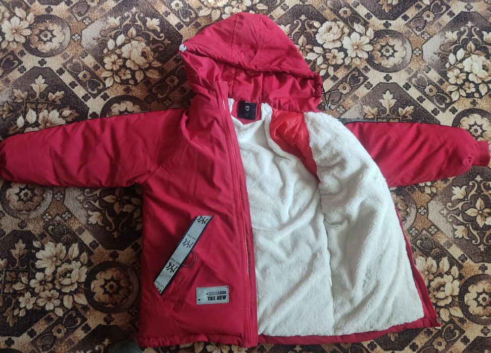 Зимова, тепла куртка на 12 років