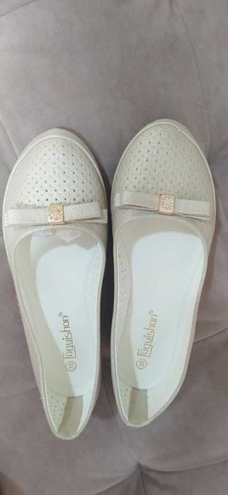 Жіночі класичні туфлі