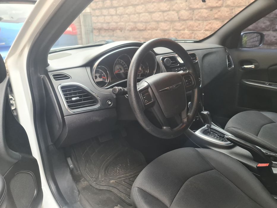 Продам свіжу автівку Крайслер 200 2014 року