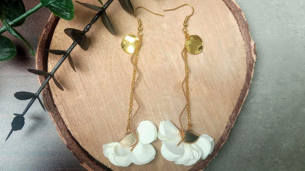 Kolczyki ŚLUBNE HANDMADE kwiat kremowym écru długie złote celebrytki