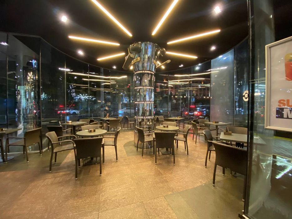 Продаю обладнання та меблі для кафе (комплект)