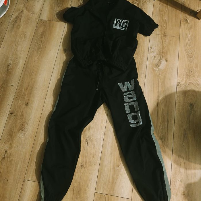 Dres z lampasami