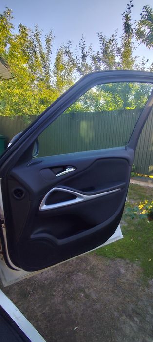 Продам Opel Zafira 2013 року