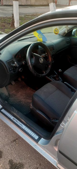 Фольксваген гольф 4 2002р 1.6 mpi