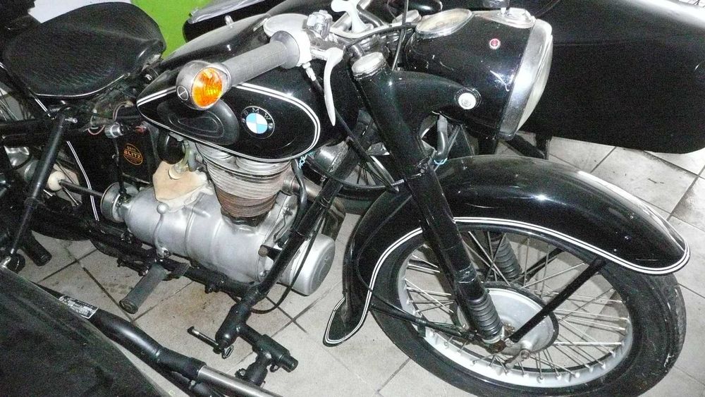 Motocykl z koszem zabytek  BMW  R60/2 /  BMW R35 osiołek  / BMW  R25/2