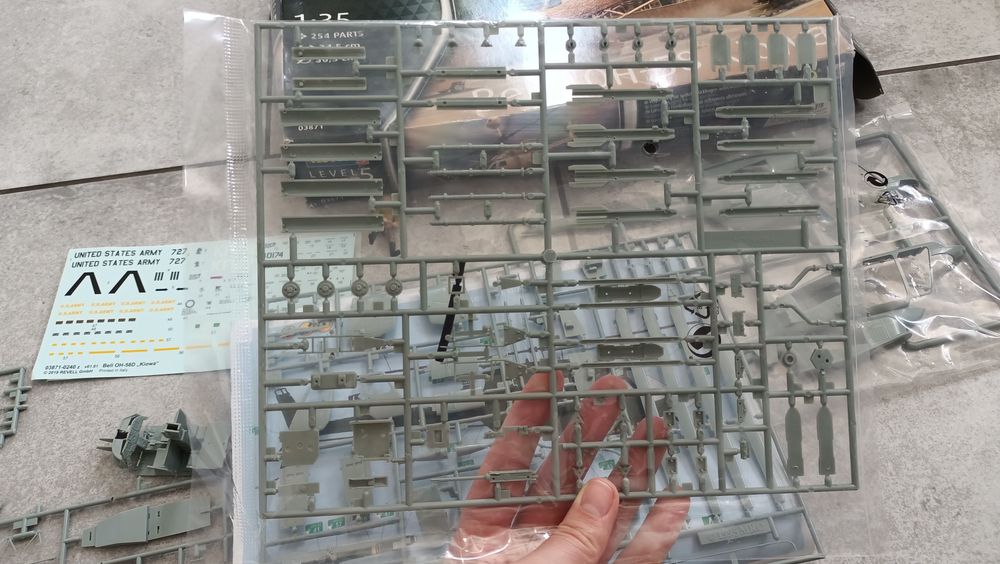 Сборная моделювання модель збірна 1/35 Bell OH-58 Kio винтажwa Revell 03871 колекція