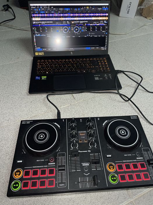 Pioneer ddj 200 (acompanha cabo USB B)