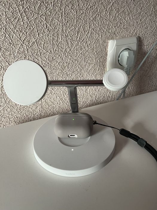 Бездротова зарядка  Belkin 3 in 1 Wireless Charger WIZ032 MagSafe - чорна/біла