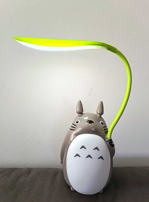 Lâmpada Totoro (Dois modos de iluminação.)