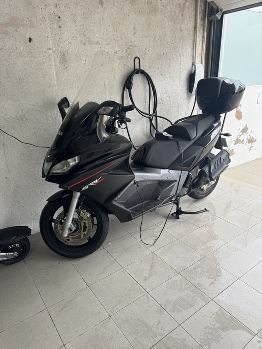 Aprilia srv 850 scooter como nova