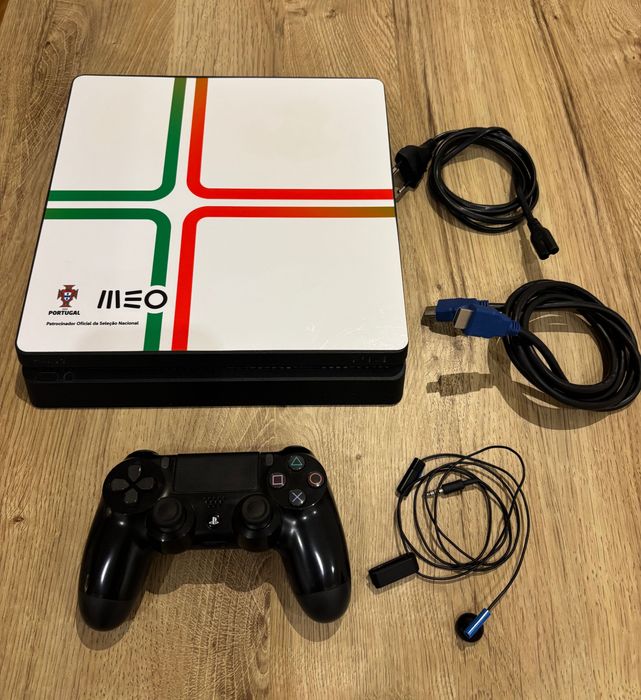 PlayStation 4 Console + comando