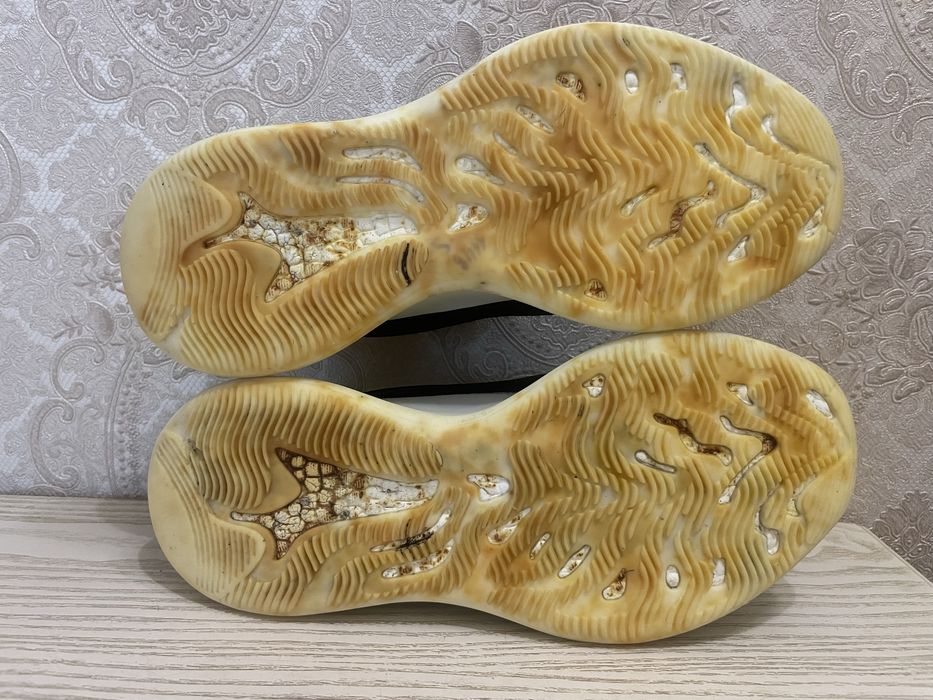 Кроссовки