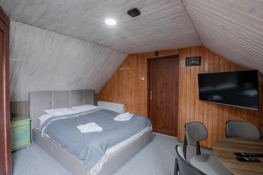 Оренда котеджу з лазнею 6-8 осіб біля лісу Буковель