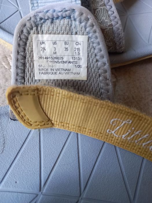 Босоніжки Clarks