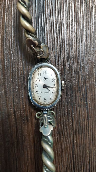 Женские наручные часы Луч