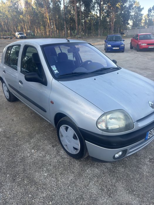 Renault clio 1.2 5 lugares