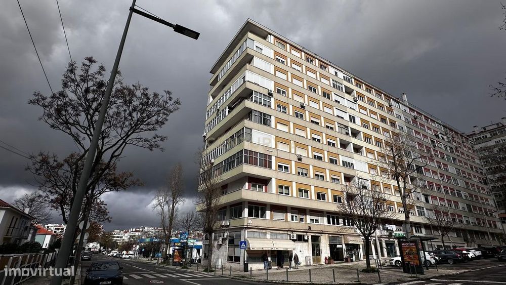 Apartamento T4 à Venda em Benfica – 9.º Andar com Vista Desafogada | E