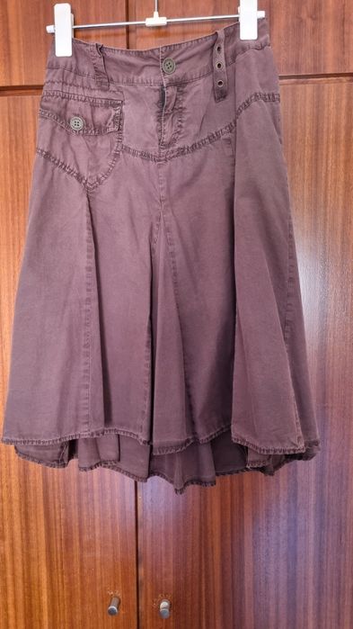 Saia castanha mulher