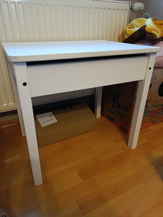 Stolik z krzesełkiem