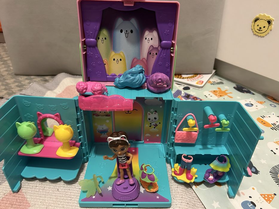 Teczowa szafa koci domek gabi gaby’s dollhouse