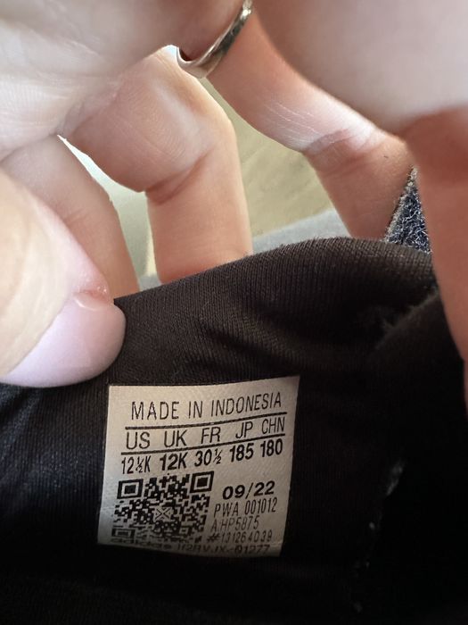 Кросівки adidas для дівчинки