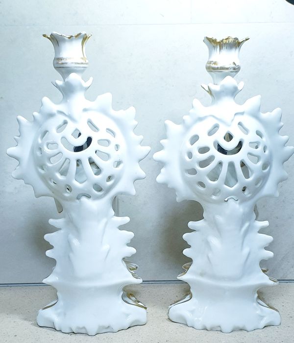 Raros lindos antigos castiçais franceses em porcelana Vieux Paris