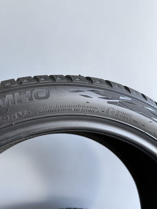 225/45 R18 95V XL Зимові шини Kumho WinterCraft WP52