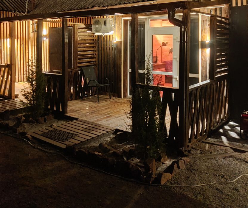 подобово  апартаменти, затишний дворівневий номер,будинок