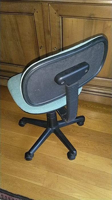 Cadeira pequena com rodas