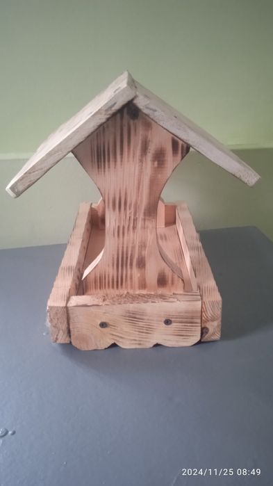 Годівничка з деревини