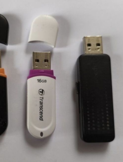 Флеш-накопители 16 Гб, 8 Гб