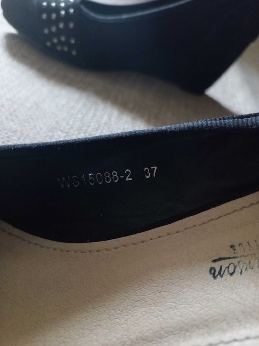 Buty czarne na koturnie