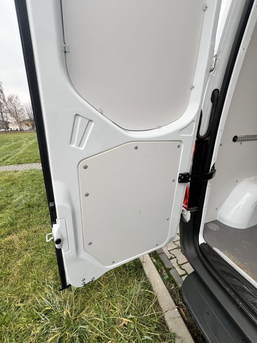 Zabudowa fabryczna Mercedes Sprinter L2H2 – sklejki, nadkola, listwy..