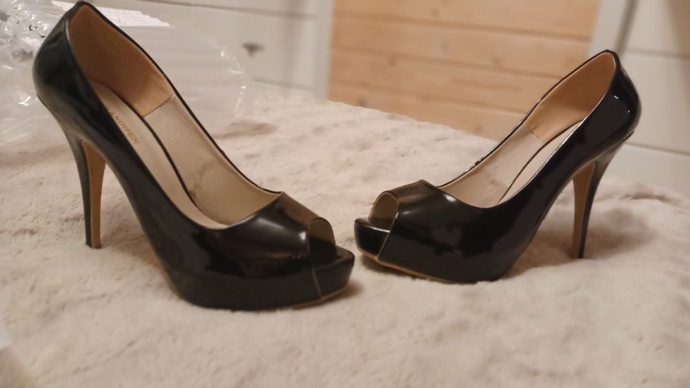 Nowe czarne szpilki lakierowane z odrytym palcem 41