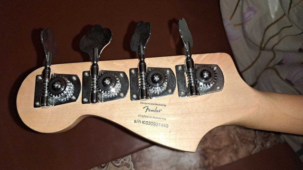 Бас гітара Fender Squier P Bass