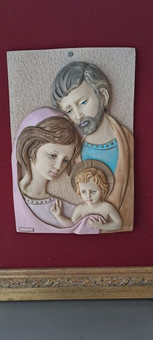 Quadro decorativo" Sagrada Familia"
Madeira e marfinite
Medidas 46x56c