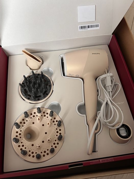 Фен Philips BHD829/00 з технологією SenseIQ