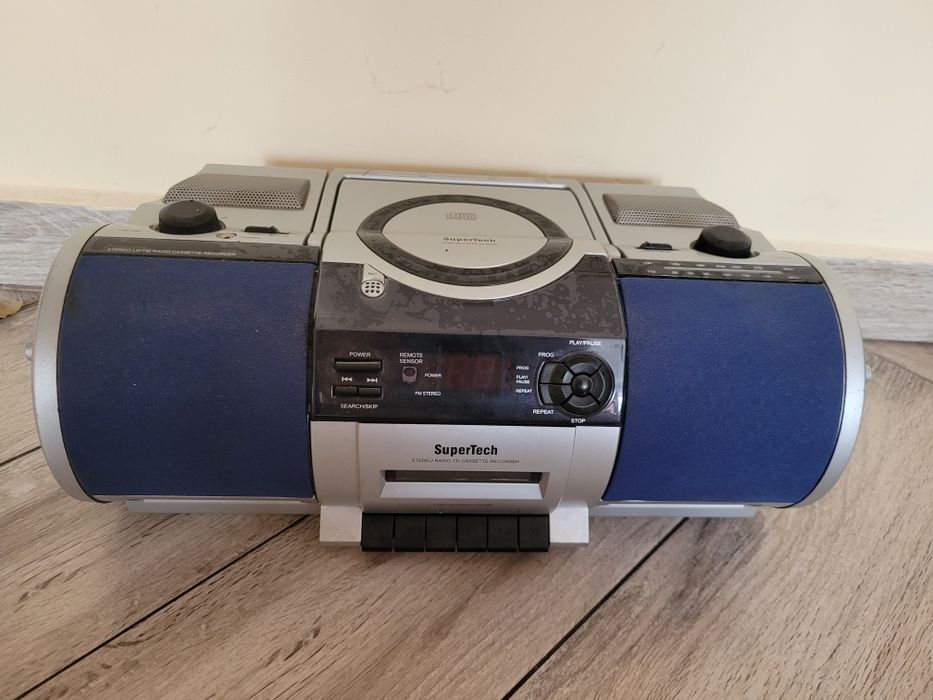 Radio firmy Supertech