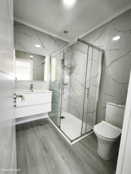 Apartamento T2 Remodelado com Arrecadação e Vista Rio – Setúbal