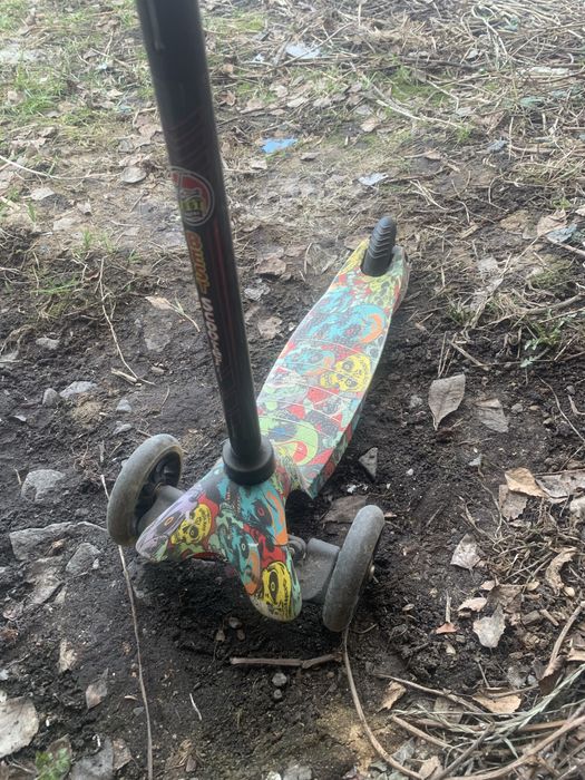 Самокат дитячий (графіті)