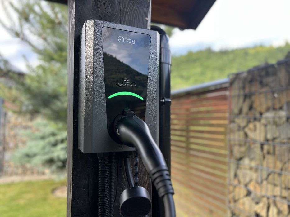 КИЇВ ПІД КЛЮЧ - Зарядна станція для електромобілів - 22 кВт - Octa