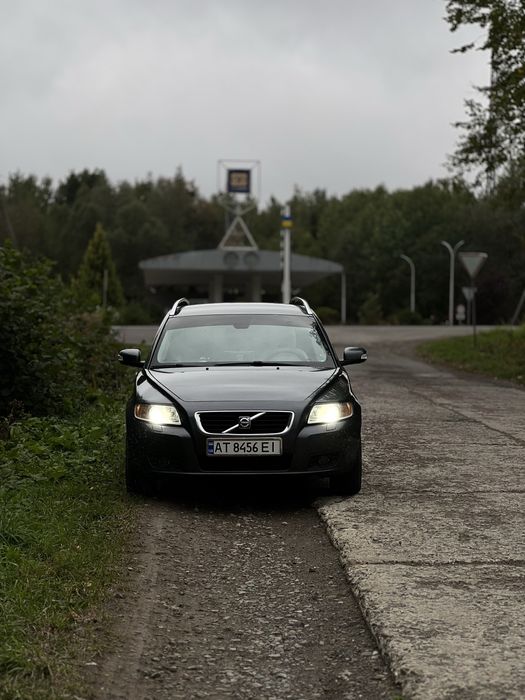 продам автомобіль Volvo v50