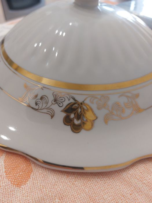 Супница фарфоровая